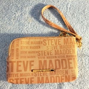 Steve Madden Zipped Wallet
